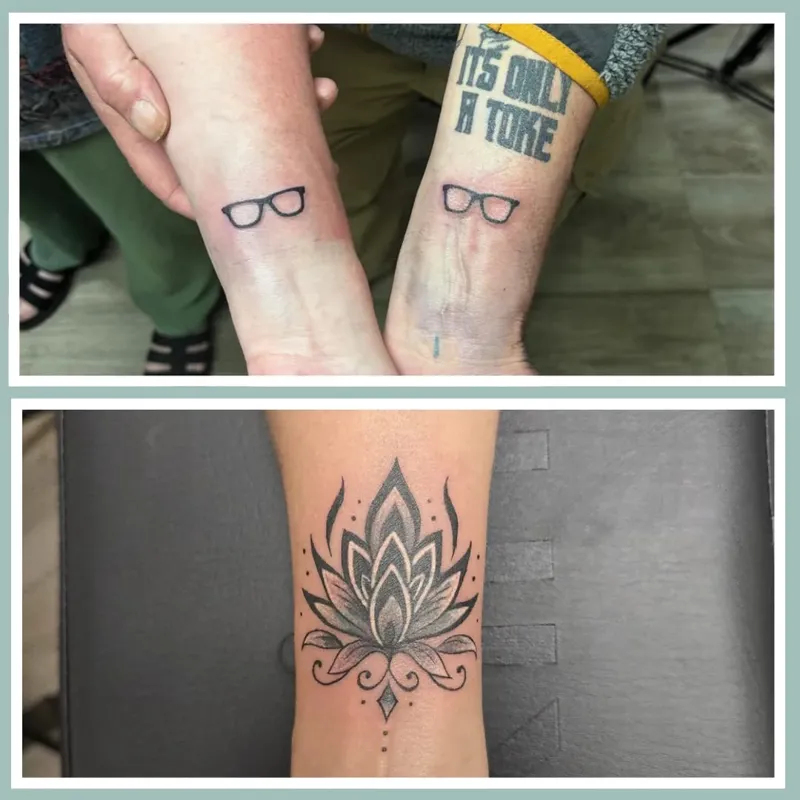 Tattoo Flor de loto y lentes