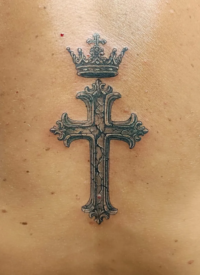 Tattoo Cruz con corona