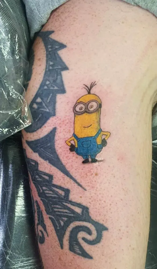 Tattoo Minion a color